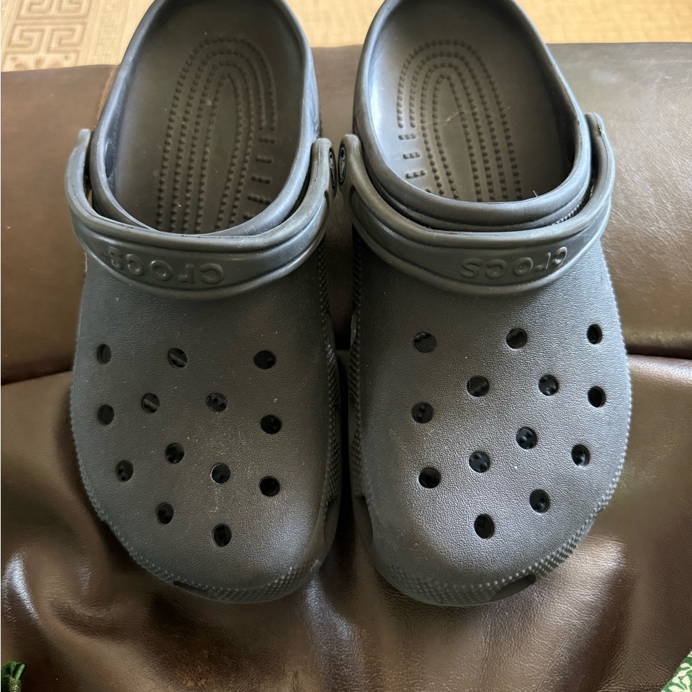 CROCS Women’s 8 Black Clogs